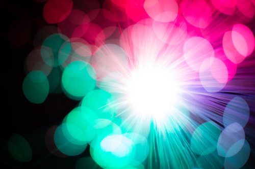 ピンク×シアン×光線のグラスファイバーと玉ボケ