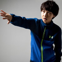 スポーツマンシップに背くような行為で険しい表情を見せる女性選手の写真