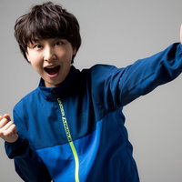 逆転ゴールが決まって喜ぶ少年選手のガッツポーズの写真