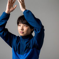 試合終了後、サポーターに感謝を伝える女性選手の写真