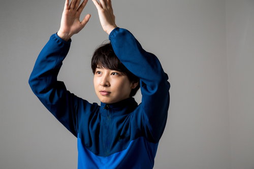 試合終了後、サポーターに感謝を伝える女性選手