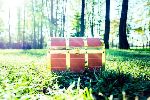 宝箱ガチャ回したら神々しい光りの演出が！