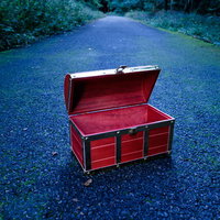 一度開けたら空きっぱなしの宝箱の写真