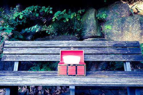 中は財宝かと思った？残念！ティッシュでした！