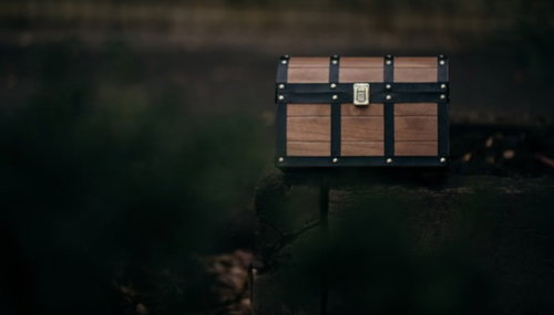 路上に放置された宝箱