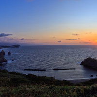 室蘭トッカリショの断崖から見た朝焼けの海の写真
