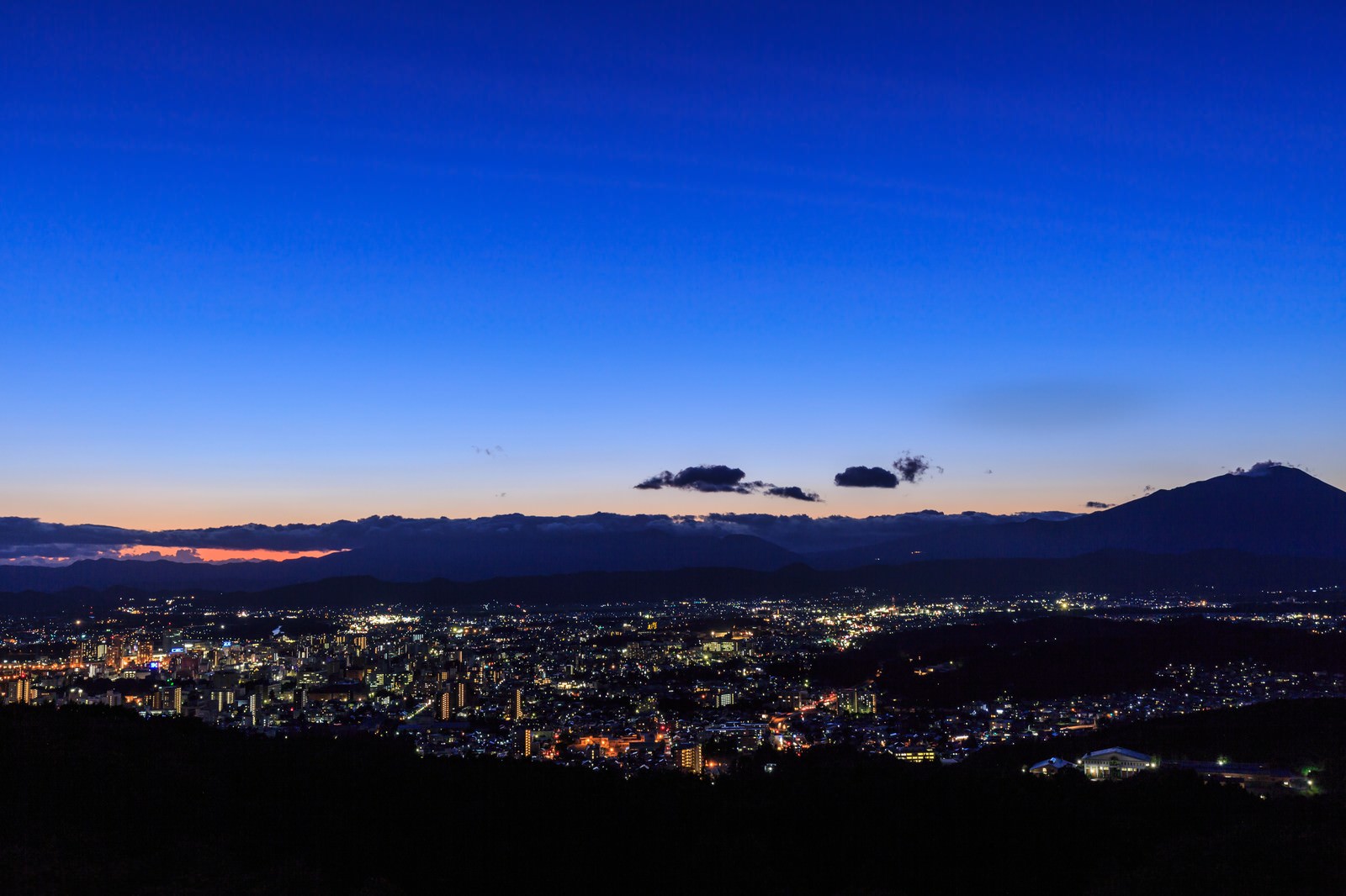 岩山公園から見下ろした盛岡市街地の夜景