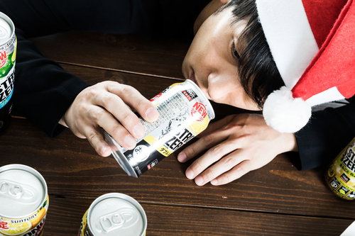 いくら飲んでも酔えない失恋男（クリスマスイブの夜）