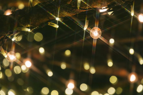 光るライトアップのクリスマスオーナメント