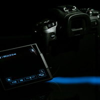 ミラーレス一眼レフのバリアングル液晶モニター（CANON EOS R）の写真