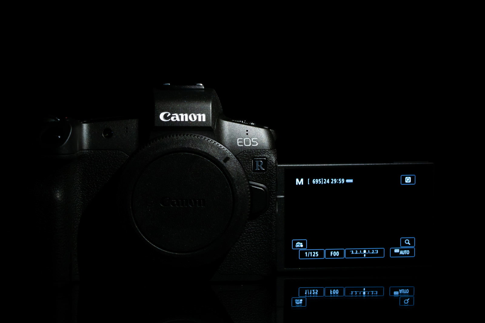 Canon EOS Rのバリアングル液晶が開いた状態