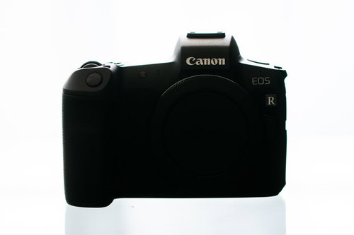 CANON EOS Rのデジタルミラーレス一眼レフカメラ