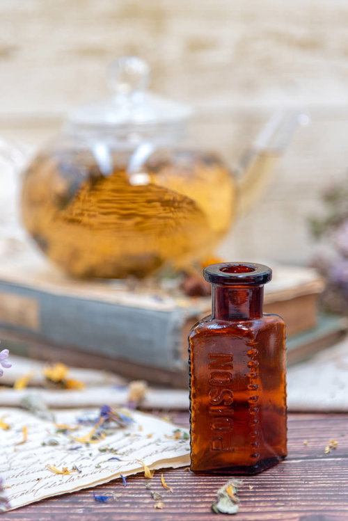 秘密のスパイスが入っていた琥珀色のアンティーク空き瓶
