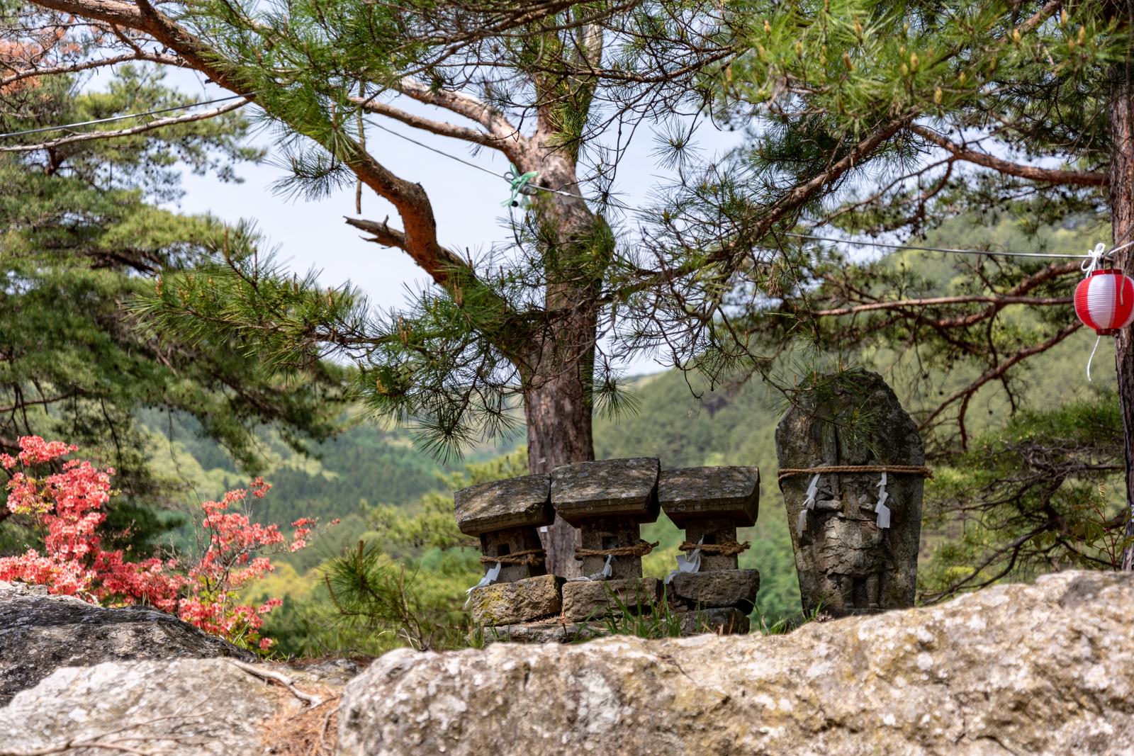 森の中の磨崖仏（武石公園）