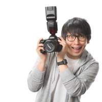 「キャノンではなくキヤノンです！」とドヤ顔で語るカメラブロガーの写真