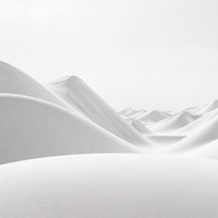 光と影が織りなす砂漠風の立体造形背景、波状に連なる砂丘の写真