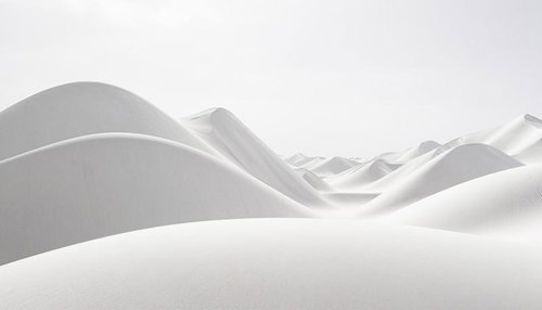 光と影が織りなす砂漠風の立体造形背景、波状に連なる砂丘