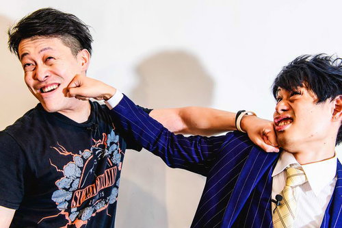 倒れるまで殴り合う終わりのなき戦い、パンチを繰り出す男性たち