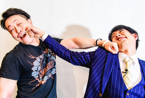 クロスカウンターが決まる男性同士の激しい喧嘩