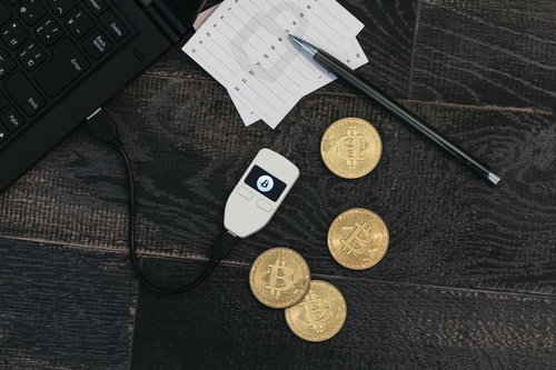 ハードウェアウォレット（TREZOR）とビットコイン