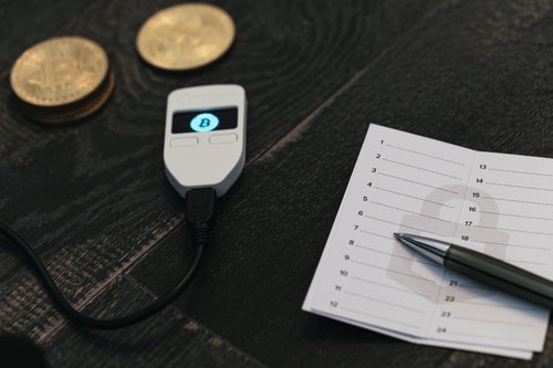 ハードウェアウォレット（TREZOR）とパスワード用のメモ書き