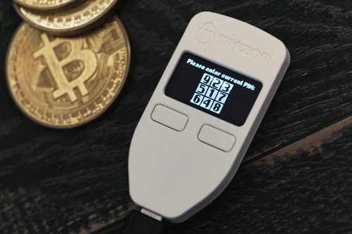 ビットコインウォレット（TREZOR）のディスプレイ