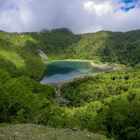 日本百名山・前白根山から見下ろす五色沼の景色の写真