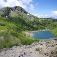 前白根山から見る日光白根山と五色沼の絶景の写真