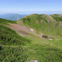 羊蹄山の山頂から見下ろす父釜と火口壁の絶景の写真