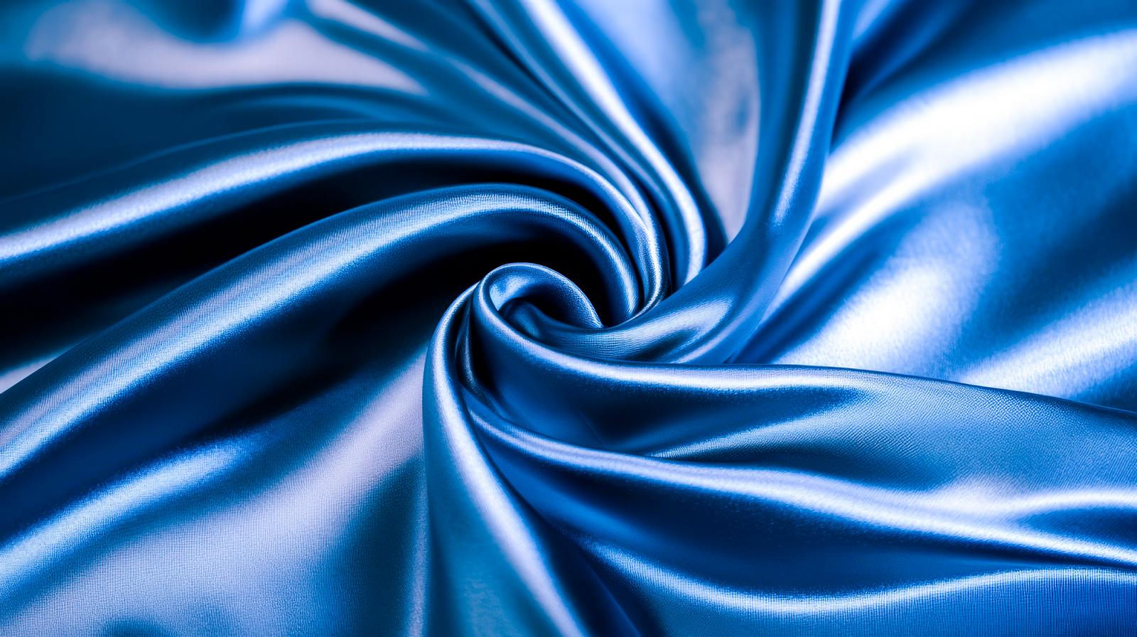 青いサテン生地の渦巻きドレープ