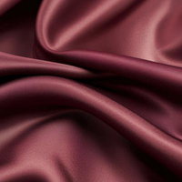 上品な深紅色に染まるサテンの生地のドレープ表現の写真