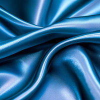 青いサテンの繊細なドレープの写真