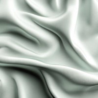 しわの陰影が立体感を強調するサテンシルク生地の写真