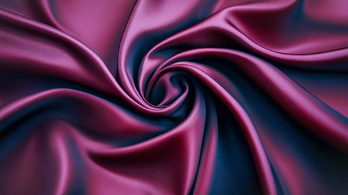 しなやかに波打つ光沢感のある紫色のサテン生地の質感