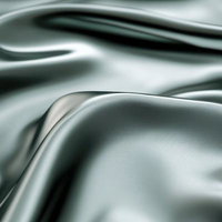 メタリックな光沢を放つ滑らかなサテン布地のドレープの写真