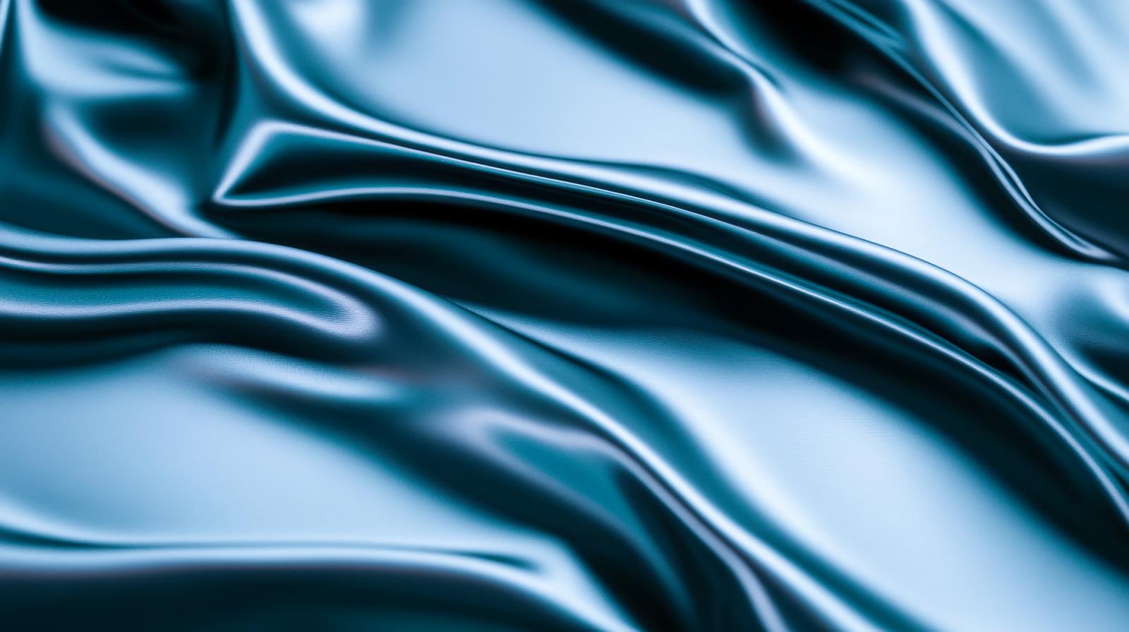 紺色と水色のサテン生地に波状のドレープが入った光沢のある素材
