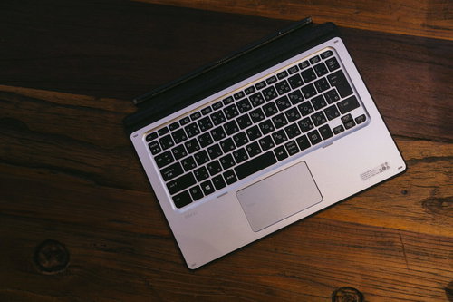 取り外されて残ったキーボード