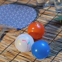 水風船と団扇、夏祭りの想い出の写真