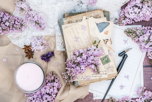 ライラックと洋書が添える手紙セット、万年筆とポストカード