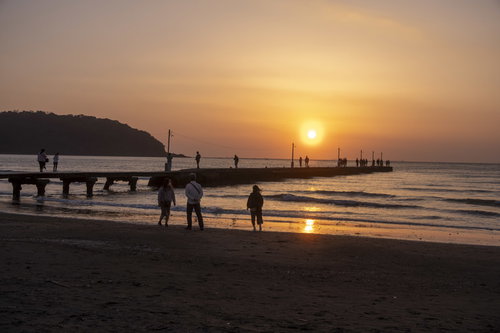 千葉県南房総市・原岡桟橋から見る夕日と夕焼けの海景色