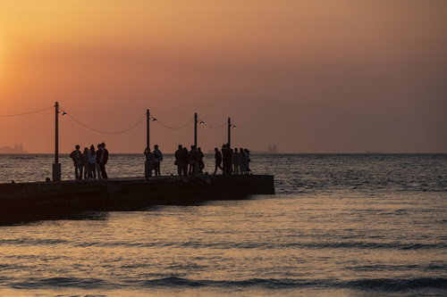 千葉県南房総市・原岡桟橋の夕焼けと海景・日暮れ時の風景