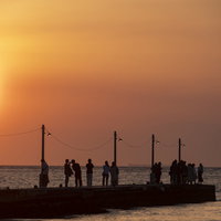 千葉県南房総市・黄金色の夕焼けに浮かぶ原岡桟橋の写真