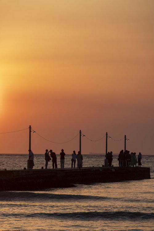 千葉県南房総市・黄金色の夕焼けに浮かぶ原岡桟橋