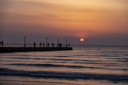 千葉県南房総市・日没間際の原岡桟橋と夕焼け空