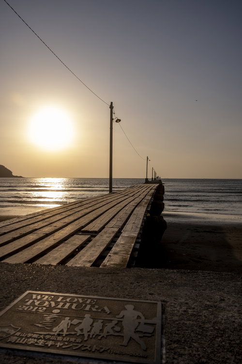 千葉県南房総市・原岡桟橋から見た夕日と海の風景