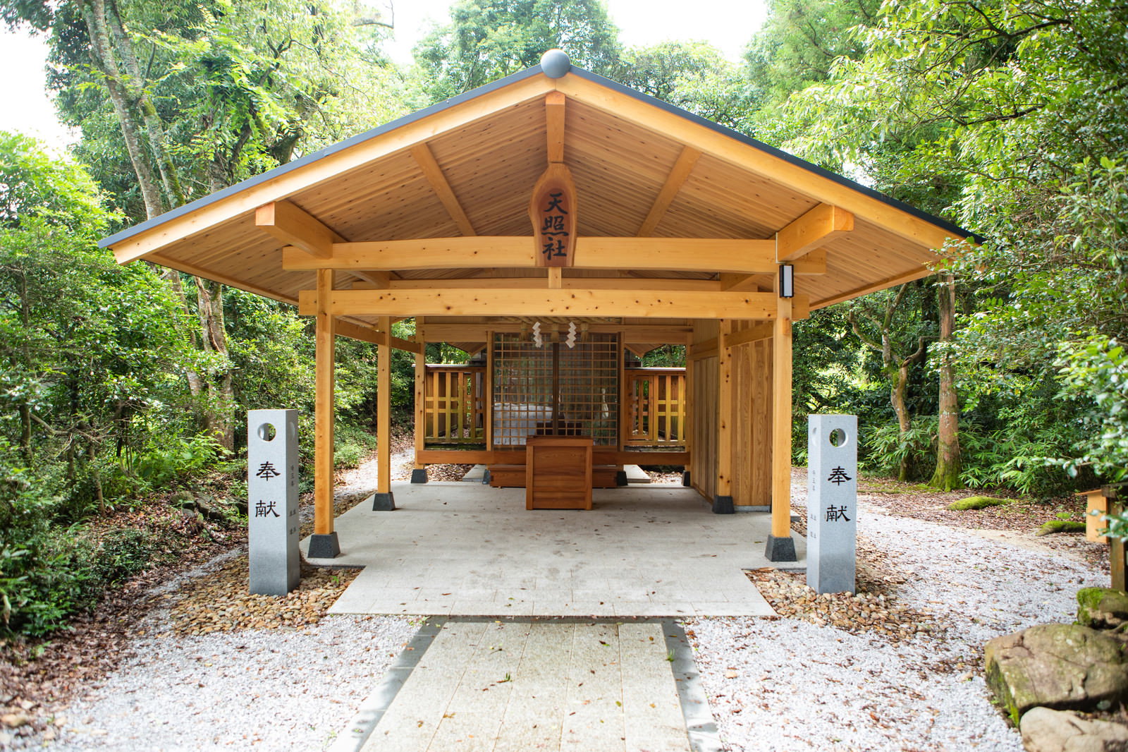 須佐神社境内にある天照社の木造社殿