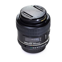 PENTAX 50mm MACROレンズの白背景製品の写真