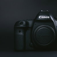 Canon EOS 5D Mark IVの一眼レフカメラボディの写真
