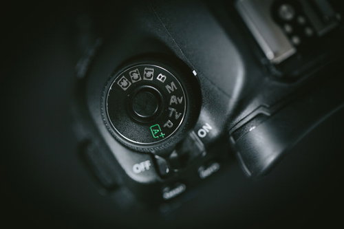 撮影モードダイヤル（P・Tv・Av・M）
