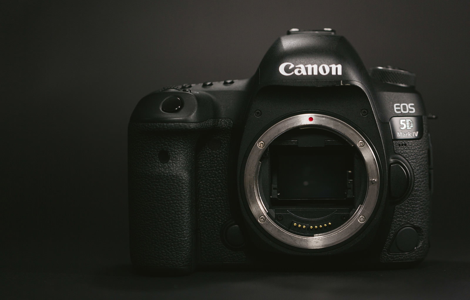 Canon EOS 5D Mark IVのカメラボディ正面